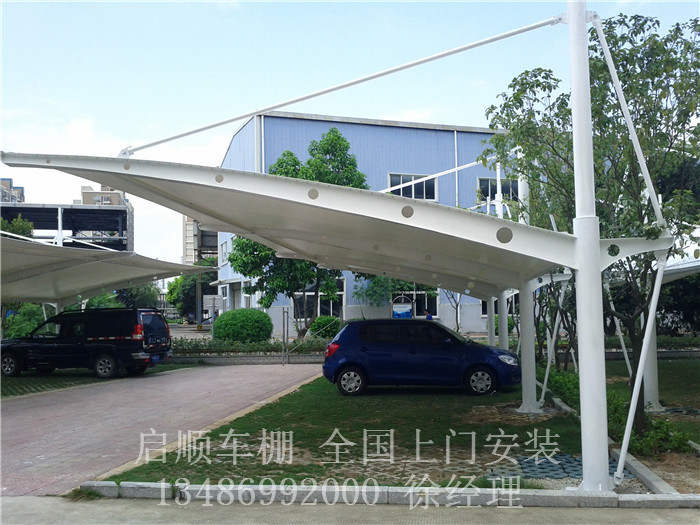 柳州钢膜结构停车棚施工方案，钢结构停车棚多少钱一个平方